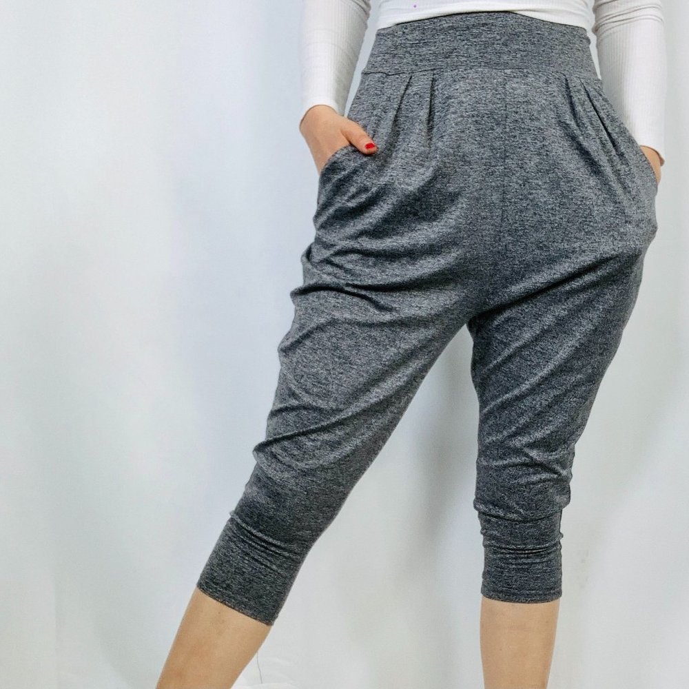 FOREVER 21 Crop Leggings